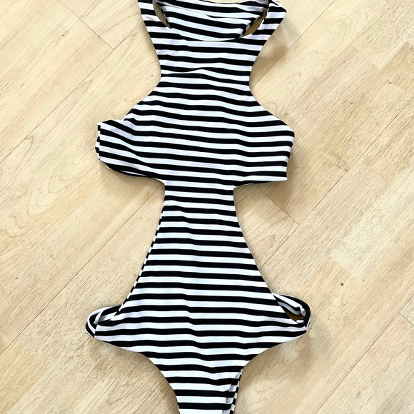 Mikoh striped one-piece swimsuit (Medium) - Picture 4 of 6